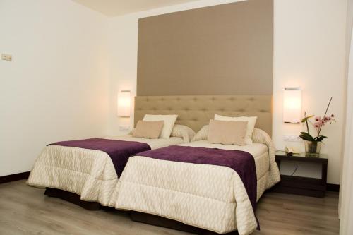 Habitación Doble Superior con Balcón del hotel Complejo Paris. Foto 2