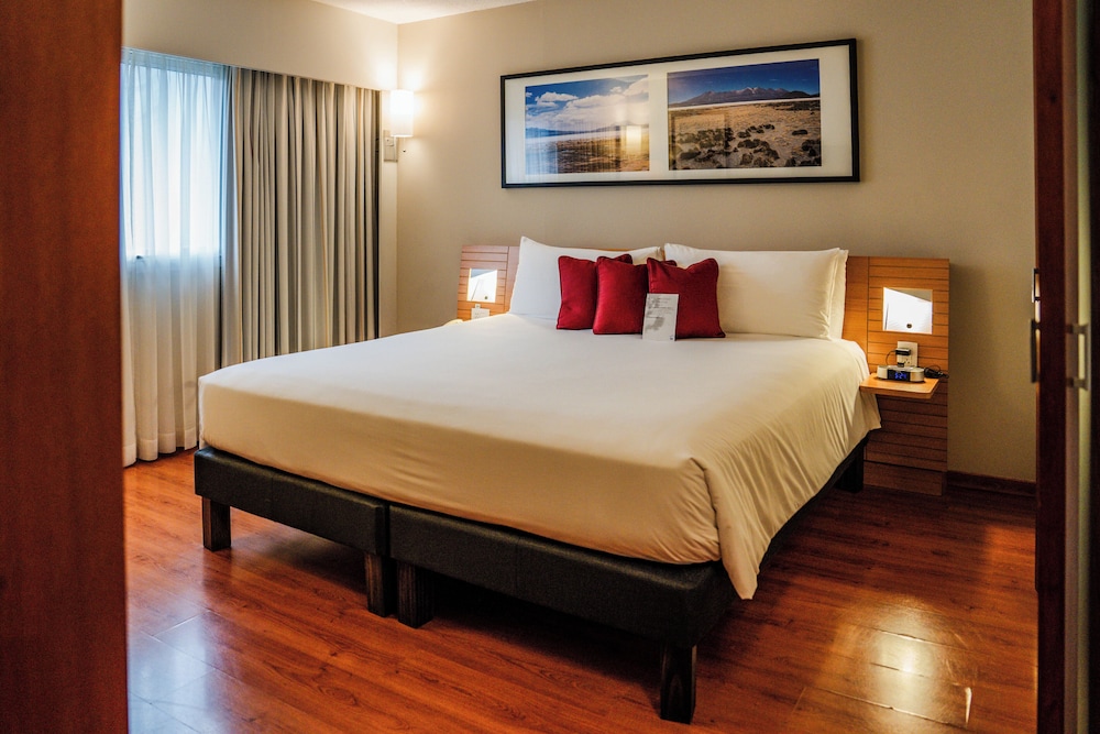 Habitación estándar, 1 cama de matrimonio grande, accesible en silla de ruedas del hotel Novotel Lima San Isidro