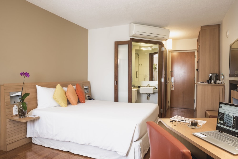 Habitación estándar, 1 cama doble con sofá cama del hotel Novotel Lima San Isidro. Foto 1