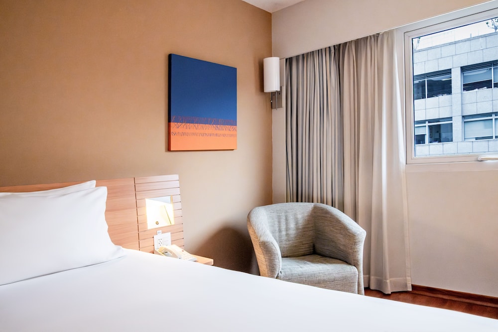 Habitación estándar, 1 cama doble con sofá cama del hotel Novotel Lima San Isidro. Foto 2