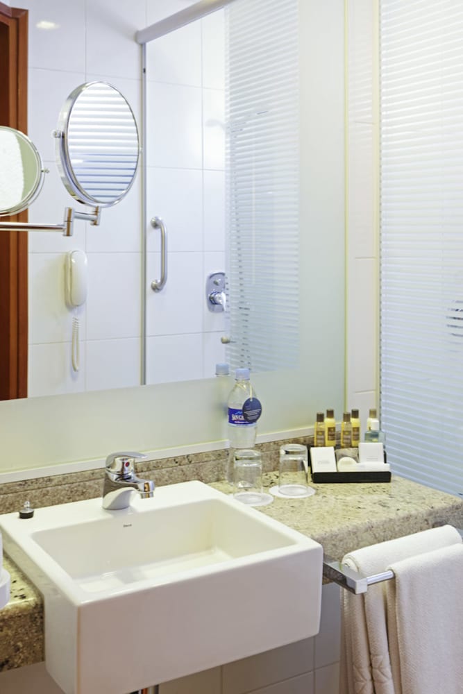 Habitación estándar, 1 cama doble con sofá cama del hotel Novotel Lima San Isidro. Foto 8