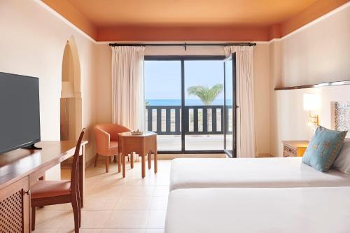 Suite Junior frente al mar del hotel Iberostar Waves Saïdia