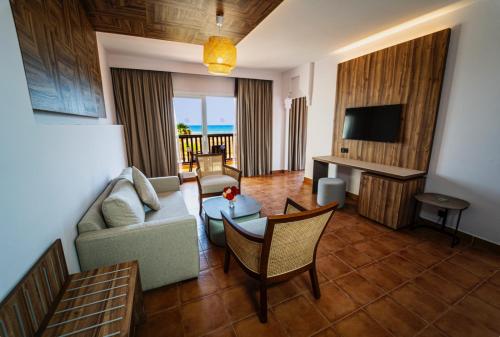 Suite con vistas al mar del hotel Be Live Collection Saidia. Foto 3
