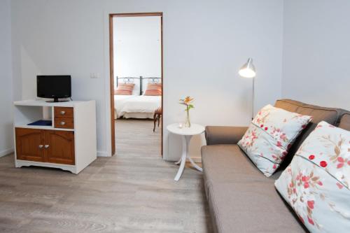 Habitación Doble con baño privado - 2 camas del hotel Adjovimar Apartamentos. Foto 2