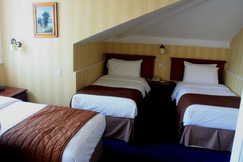 Habitación Triple del hotel Best Western Swiss Cottage. Foto 3