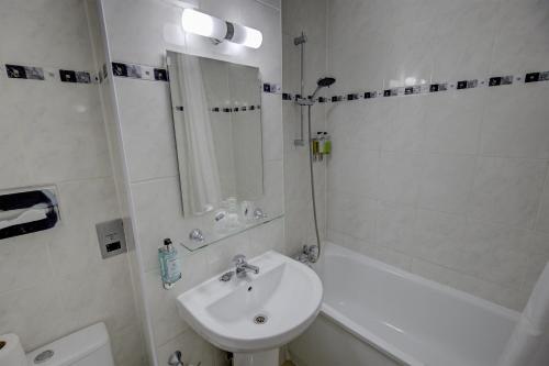 Family Room with One Double Bed and One Single Bed - Non - Smoking del hotel Best Western Swiss Cottage. Foto 2