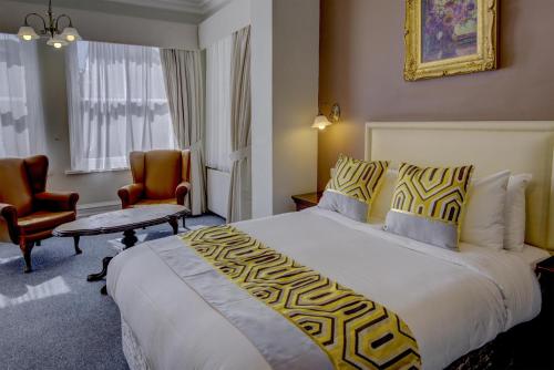 Family Room with One Double Bed and Two Single Beds - Non - Smoking del hotel Best Western Swiss Cottage. Foto 1