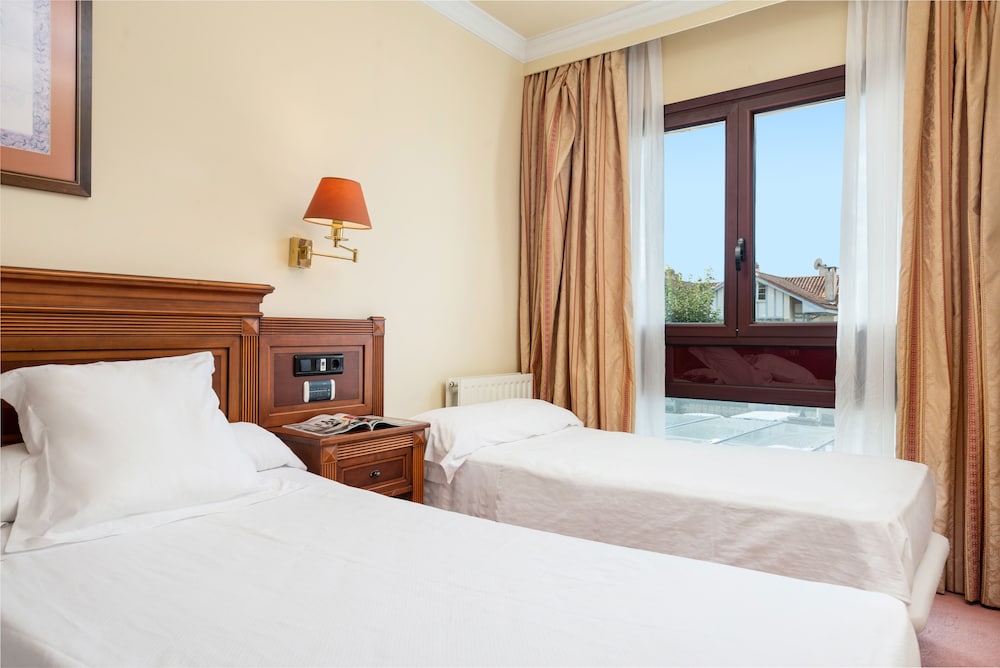 Habitación básica con 2 camas individuales del hotel Hospedium Blue Loiu