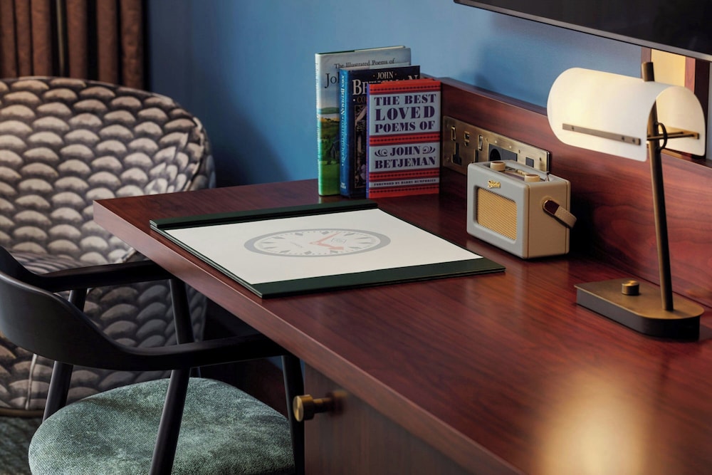 Casa superior, 2 camas de matrimonio del hotel St Pancras London, Autograph Collection. Foto 2