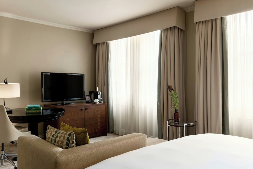 Suite Royal, 3 habitaciones del hotel St Pancras London, Autograph Collection. Foto 1