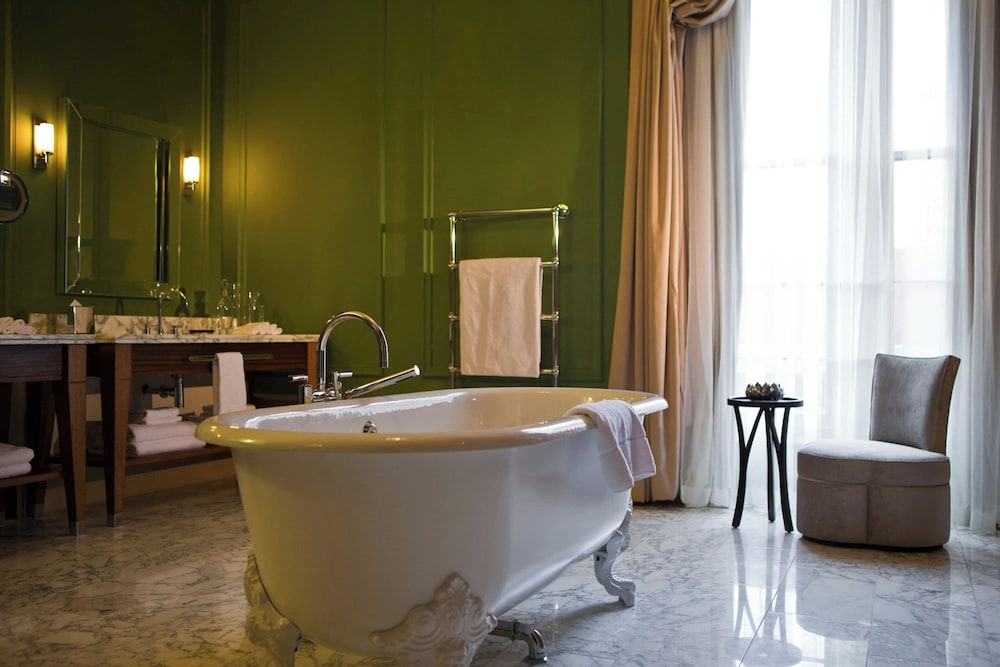 Suite Royal, 3 habitaciones del hotel St Pancras London, Autograph Collection. Foto 10