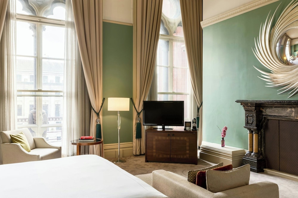 Grand Junior Suite del hotel St Pancras London, Autograph Collection. Foto 1