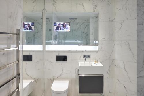 Habitación Estándar - Cama extragrande del hotel Eccleston Square. Foto 6