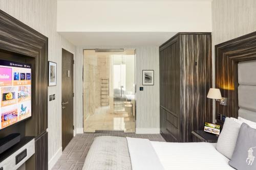 Habitación Superior con cama extragrande del hotel Eccleston Square