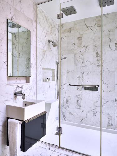 Habitación Superior con cama extragrande del hotel Eccleston Square. Foto 8