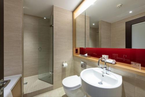 Habitación Deluxe King con balcón del hotel Apex Temple Court. Foto 2