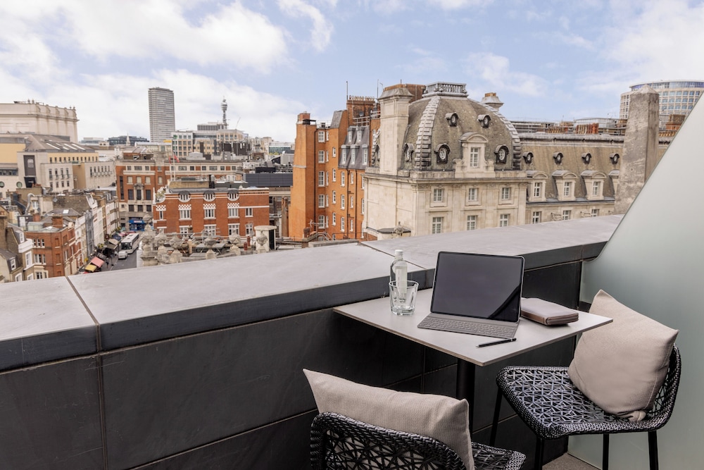 Habitación, terraza, vistas a la ciudad (Superior ME) del hotel ME London Hotel. Foto 1