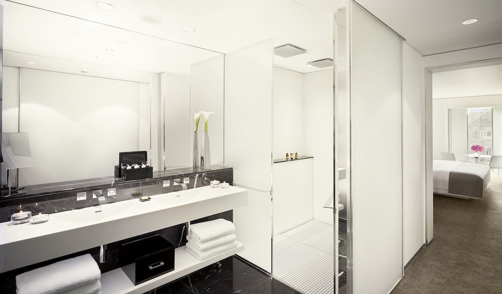 Habitación superior, 2 dormitorios, vistas a la ciudad (Superior ME) del hotel ME London Hotel. Foto 6