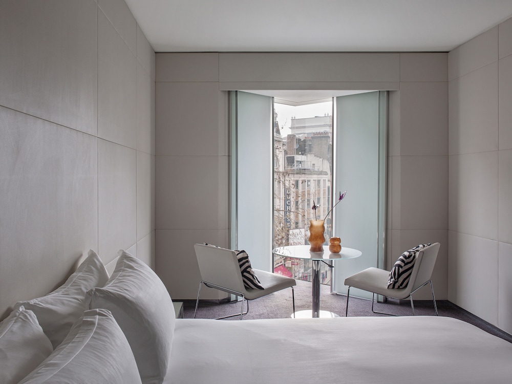 Habitación superior, 2 dormitorios, vistas a la ciudad (Superior ME) del hotel ME London Hotel. Foto 7
