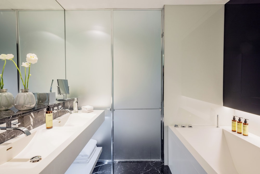 Habitación junior del hotel ME London Hotel. Foto 4