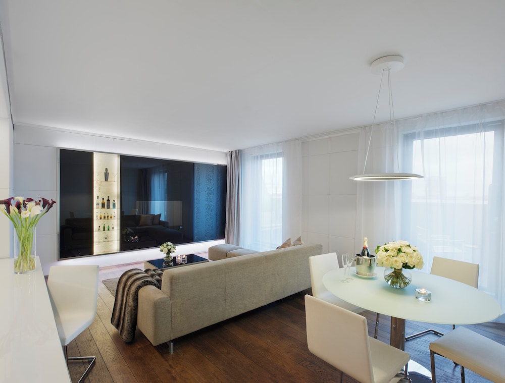 Suite Beyond ME+, terraza, vistas al skyline de Londres del hotel ME London Hotel. Foto 1