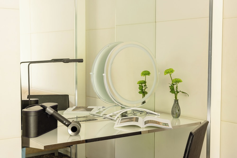 Suite de 2 dormitorios Beyond ME+ con vista panorámica a la ciudad del hotel ME London Hotel. Foto 3