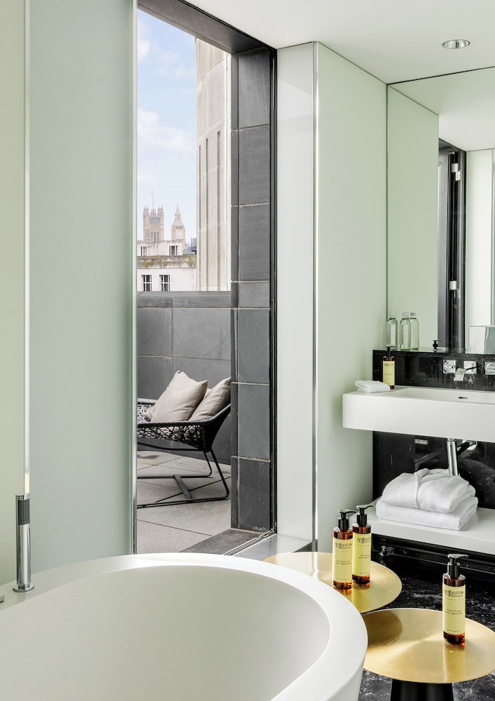 Ático (Ultimate ME - Suite Duplex 2+1) del hotel ME London Hotel. Foto 7