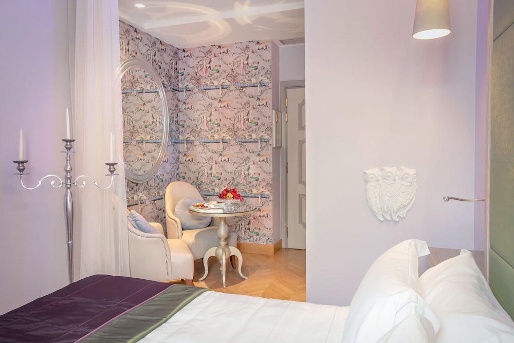 Habitación superior con 1 cama doble o 2 individuales del hotel Château Monfort - Relais & Châteaux. Foto 8