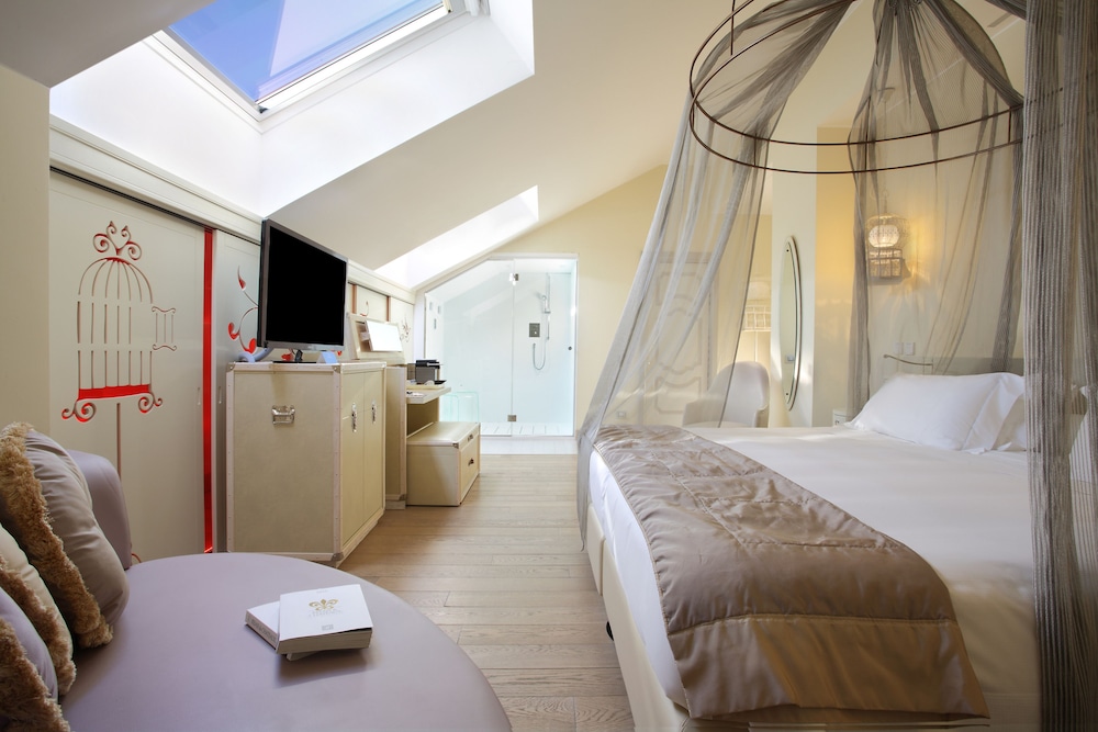 Suite Junior del hotel Château Monfort - Relais & Châteaux. Foto 3