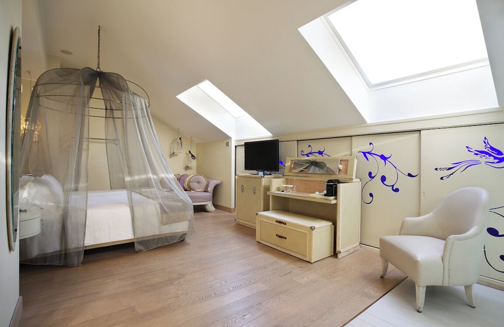 Suite Junior del hotel Château Monfort - Relais & Châteaux. Foto 4