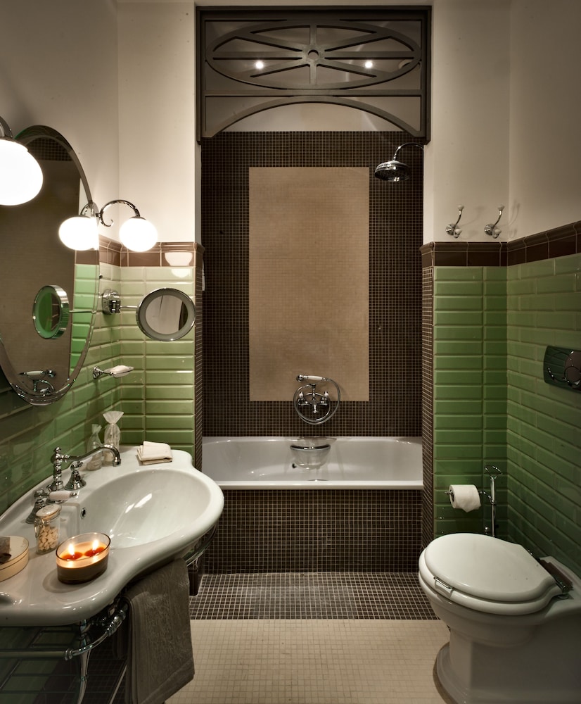 Suite Junior del hotel Château Monfort - Relais & Châteaux. Foto 6