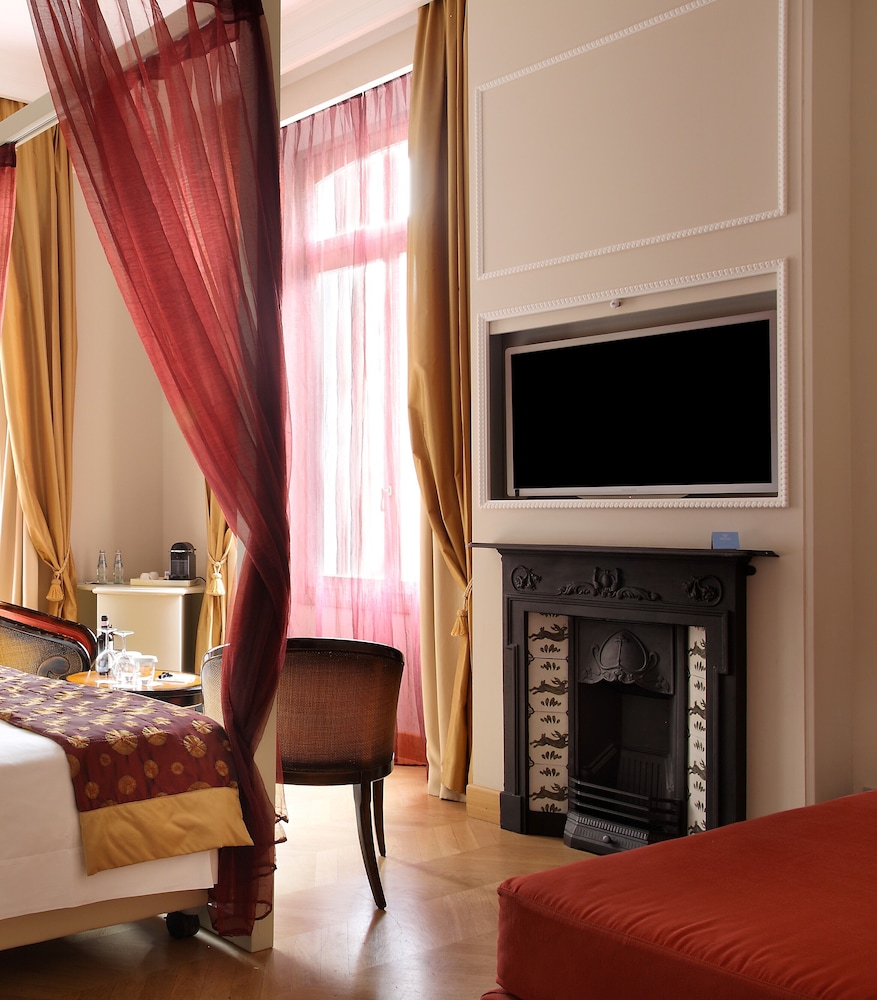 Habitación Deluxe del hotel Château Monfort - Relais & Châteaux. Foto 1