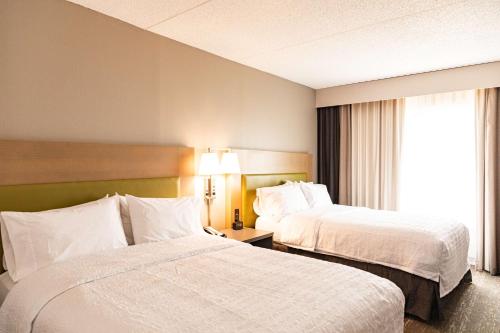 Suite con 2 camas grandes del hotel Hampton Inn & Suites Newark Airport Elizabeth. Foto 4