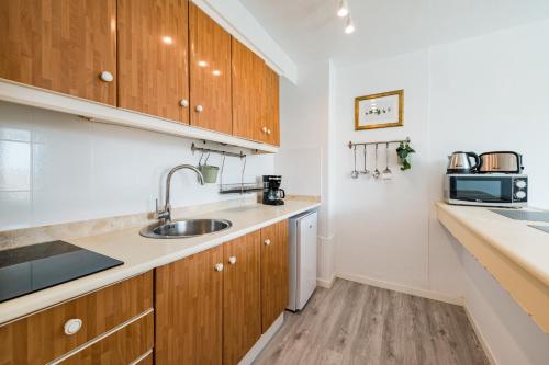 Apartamento de 1 dormitorio con balcón del hotel Roca Verde. Foto 10