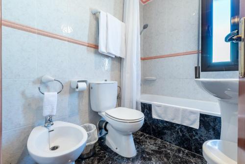Habitación Doble con Cama supletoria del hotel Canadá. Foto 6