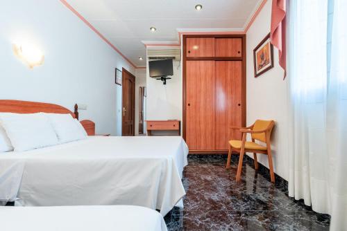 Habitación Doble con Cama supletoria del hotel Canadá. Foto 9