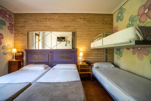 Habitación Doble con 2 camas supletorias del hotel Yit Puerta Bisagra. Foto 5