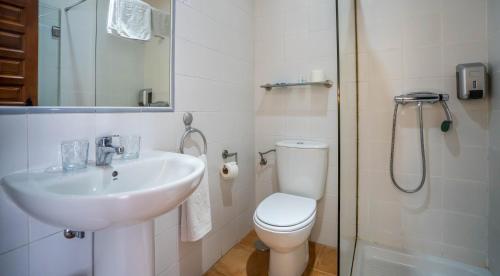 Habitación Doble - 1 o 2 camas del hotel Yit Puerta Bisagra. Foto 15