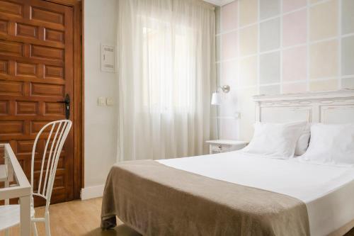 Habitación Doble - 1 o 2 camas del hotel Yit Puerta Bisagra. Foto 17