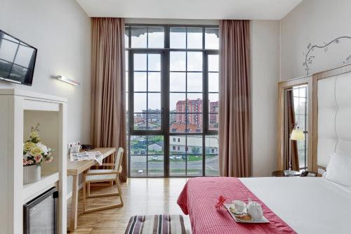 Habitación Executive con cama extragrande del hotel ITALIANA HOTELS MILAN RHO FAIR. Foto 1