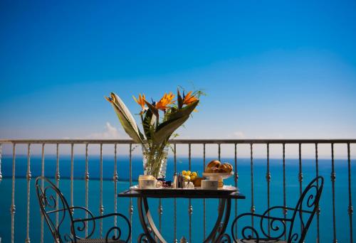 Habitación Doble con vistas al mar del hotel Lloyd's Baia. Foto 4