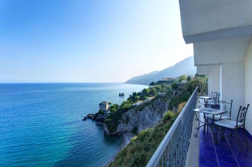 Suite con vistas al mar del hotel Lloyd's Baia. Foto 2