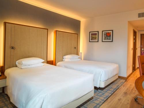 Habitación Executive con acceso al salón - 2 camas del hotel Hilton London Heathrow Airport Terminal 5. Foto 6