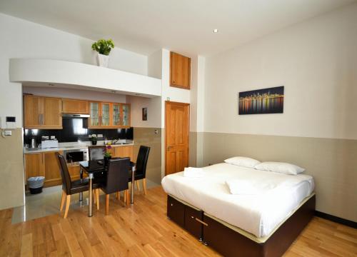 Estudio Sofá Cama incluido 1 Cama doble kitchenette del hotel Hyde Park Apartments. Foto 3
