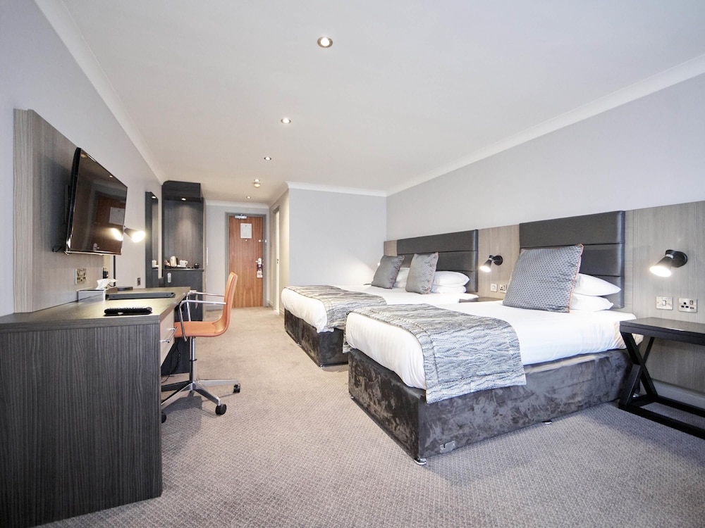 Habitación Familiar Estándar con cama King Size y cama individual del hotel Mercure Newcastle George Washington Golf and Spa