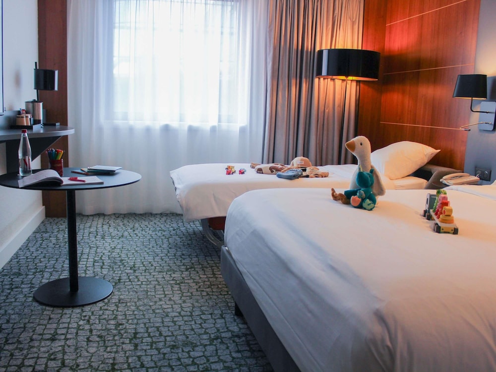 Habitación familiar (1 Double Bed and 1 Single Bed) del hotel Mercure Toulouse Centre Compans