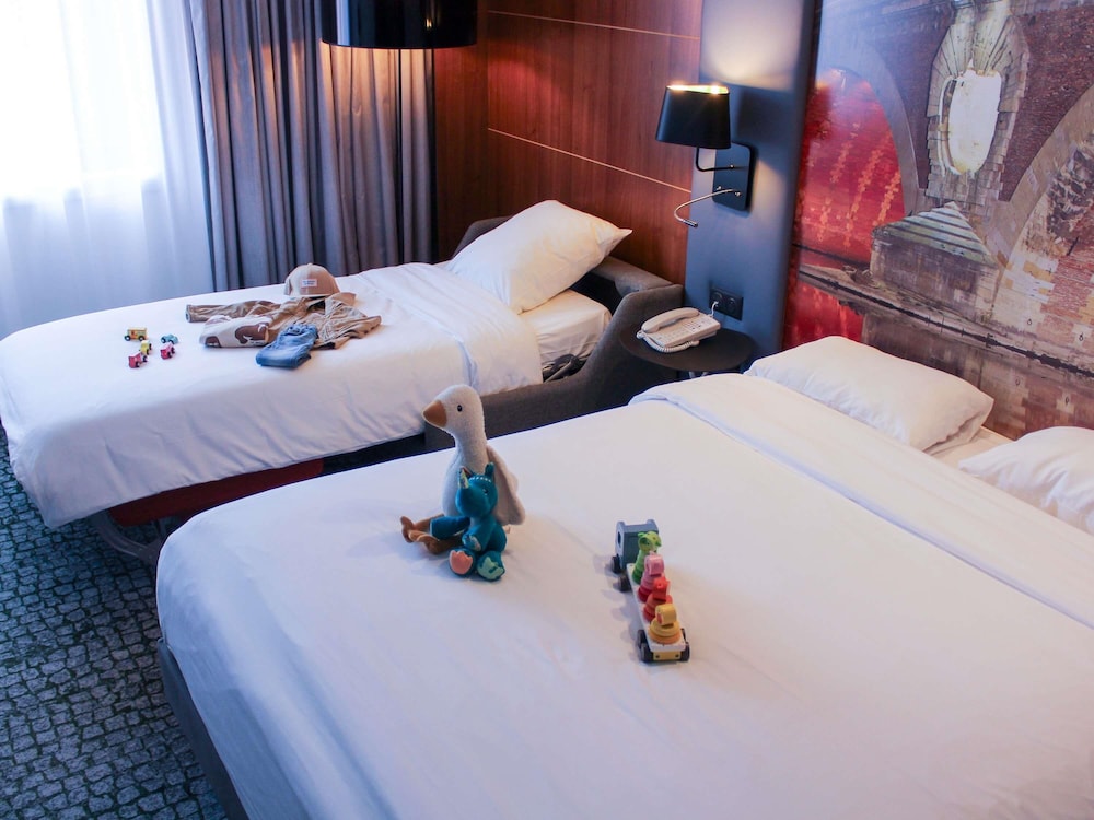 Habitación familiar (1 Double Bed and 1 Single Bed) del hotel Mercure Toulouse Centre Compans. Foto 5