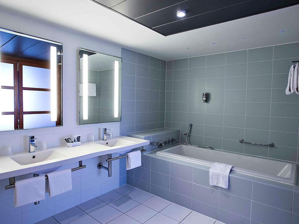 Suite superior, 1 cama doble con sofá cama del hotel Mercure Toulouse Centre Compans. Foto 5