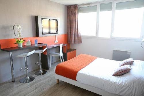 Estudio Doble del hotel Adonis Paris Sud. Foto 1