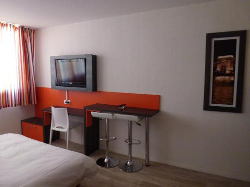 Estudio Doble del hotel Adonis Paris Sud. Foto 7